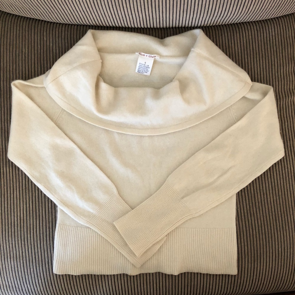 Alice+Olivia 100% cashmere cowl neck sweater